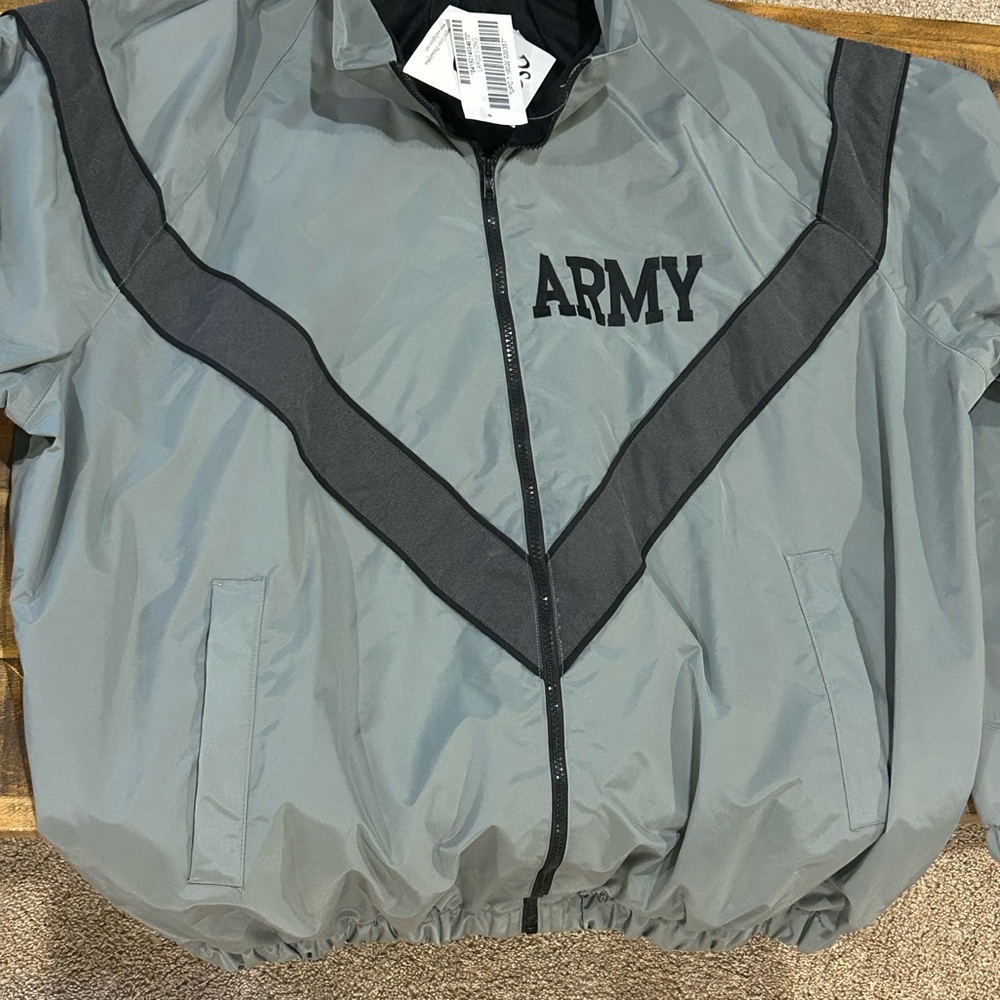 US ARMY IPFU Jacket. NWT.